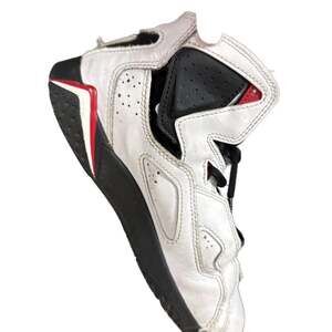 2023-2024 Nike Air Jordan Retro White Black Red High Top Sneakers 1.5 y